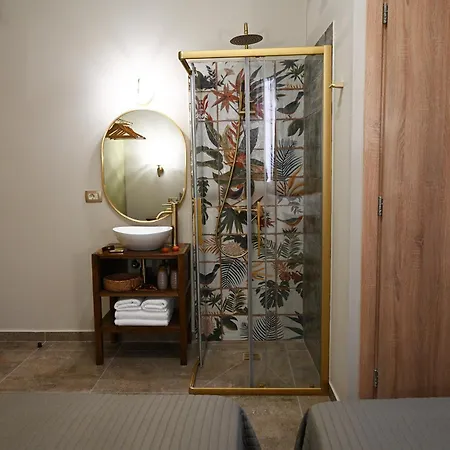 Vivis Hub Aparthotel 4*