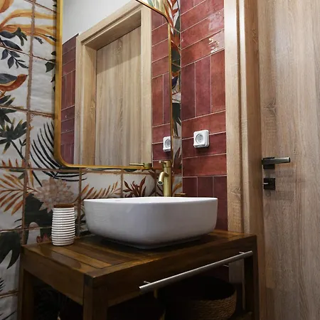 Vivis Hub Aparthotel