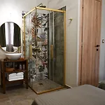 Vivis Hub Aparthotel 3*