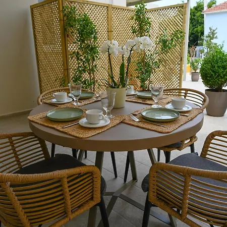 Vivis Hub Apartmanhotel 4*