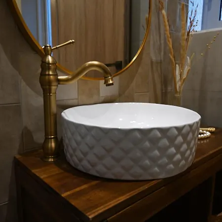 Vivis Hub Apartmanhotel 4*