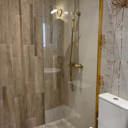 Vivis Hub Apartmanhotel 4*