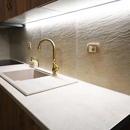 Vivis Hub Apartmanhotel 4*