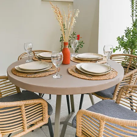 Vivis Hub Apartmanhotel 4*